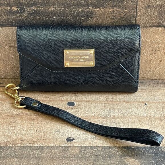 Michael Kors Multifunction iPhone 5 Wristlet / Wallet Clutch Bag in Black - Picture 4 of 11